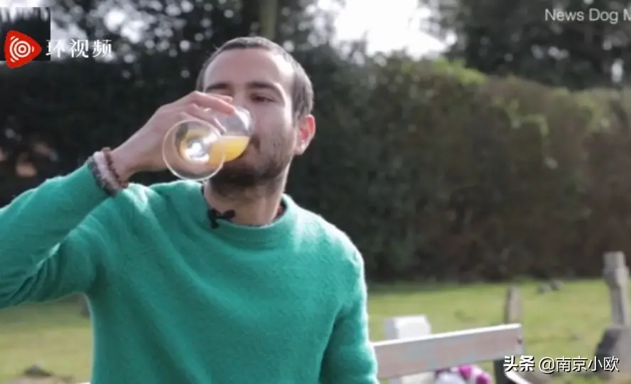 英国男子每天喝一杯自己的尿 称更健康更年轻